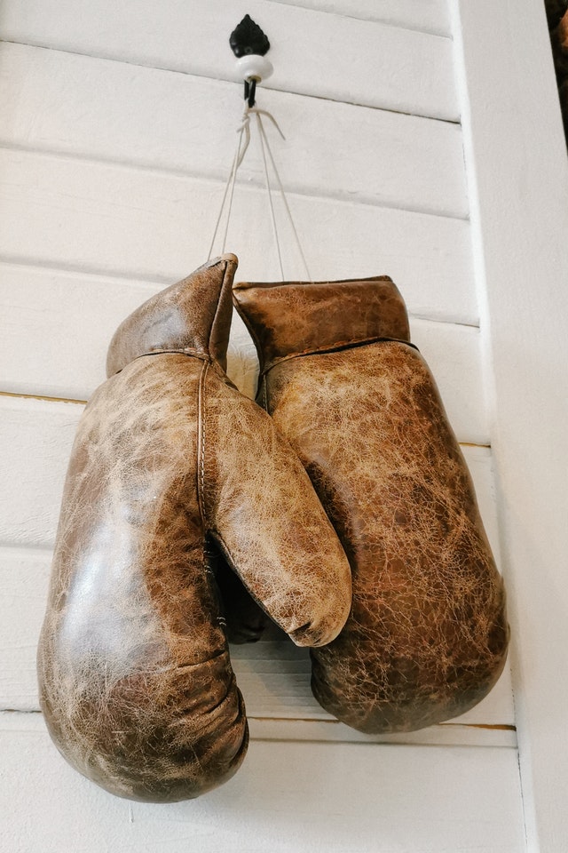 brown-gloves